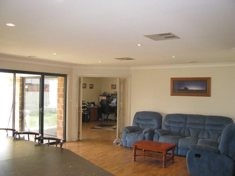 66 Yentoo, Glenfield Park NSW 2650