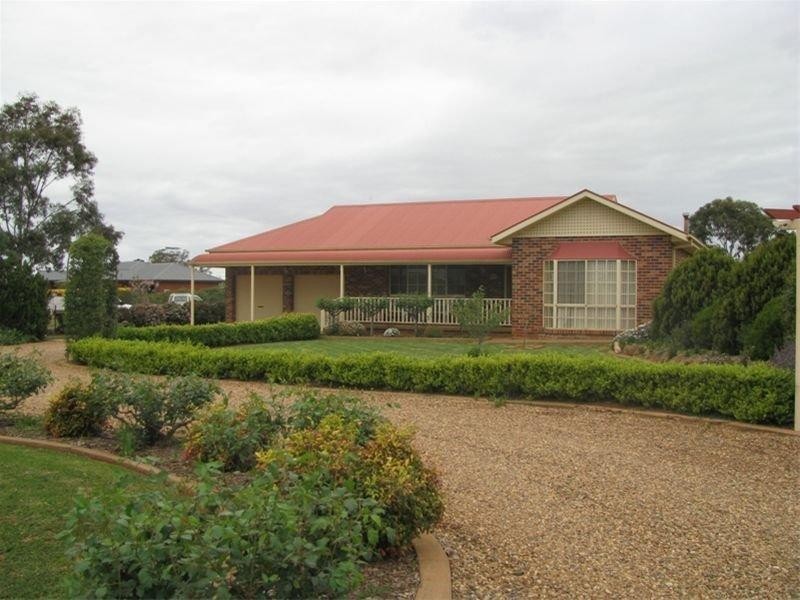 29 Booth Street, Coolamon NSW 2701