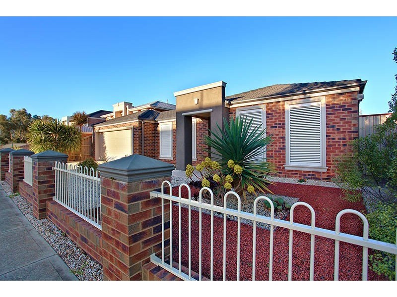 10 Silver Oak Street, Keysborough VIC 3173
