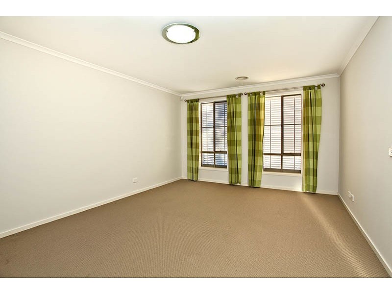 10 Silver Oak Street, Keysborough VIC 3173