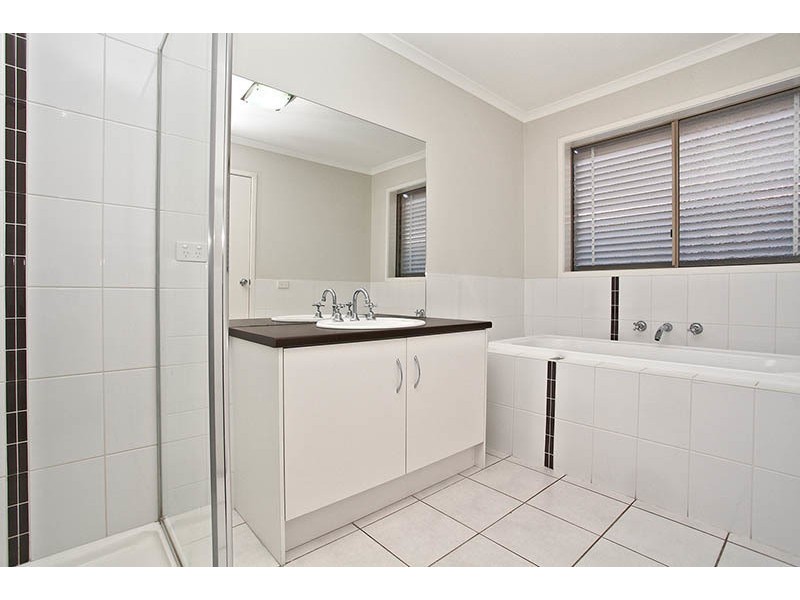10 Silver Oak Street, Keysborough VIC 3173