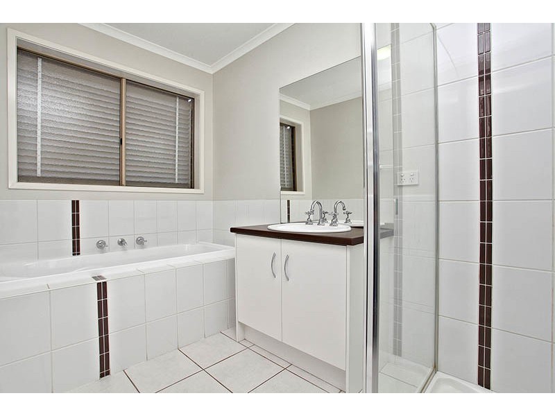 10 Silver Oak Street, Keysborough VIC 3173