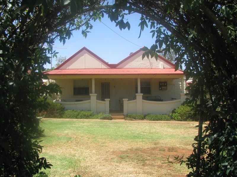 148 Anzac Street, Temora NSW 2666