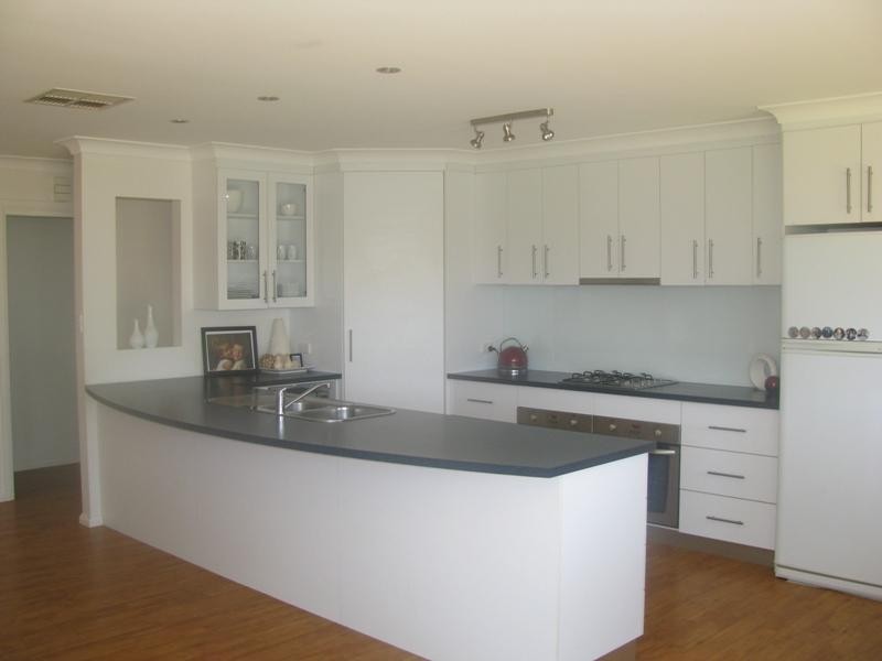 9 Teak Close, Forest Hill NSW 2651