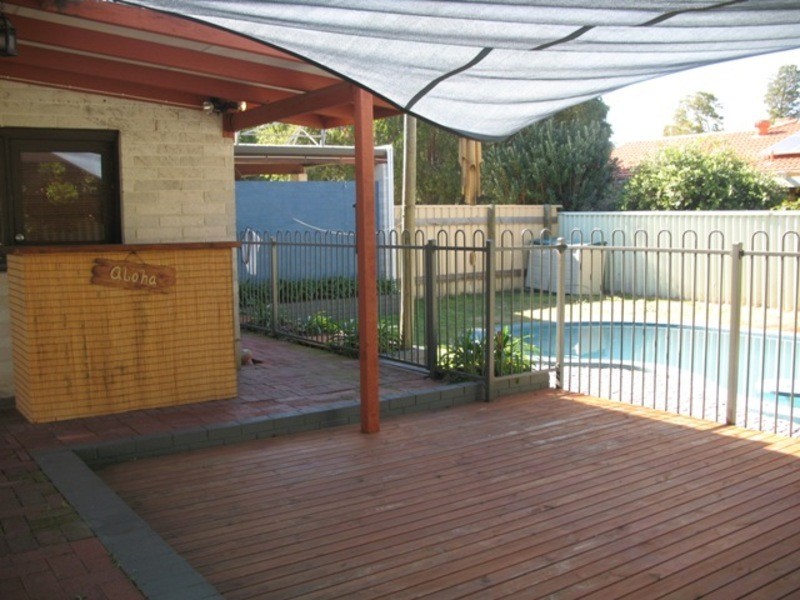 15 Marlow Way, Thornlie WA 6108