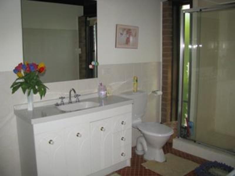 1 Talbingo Cres, Lake Albert NSW 2650