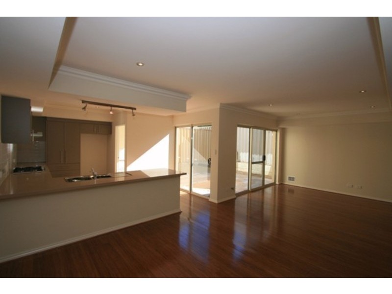 2/7 Wynyard St, Yokine WA 6060