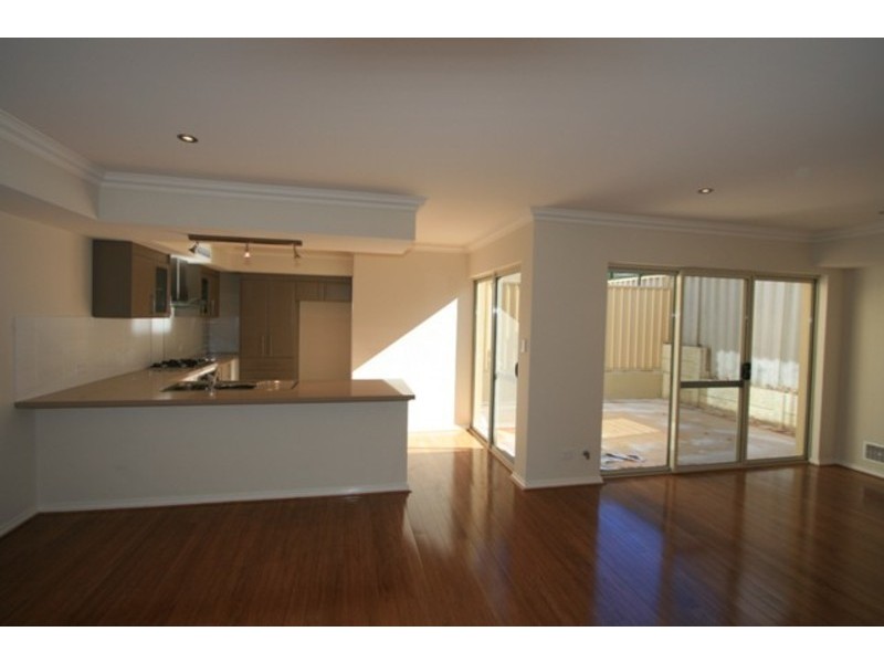 2/7 Wynyard St, Yokine WA 6060