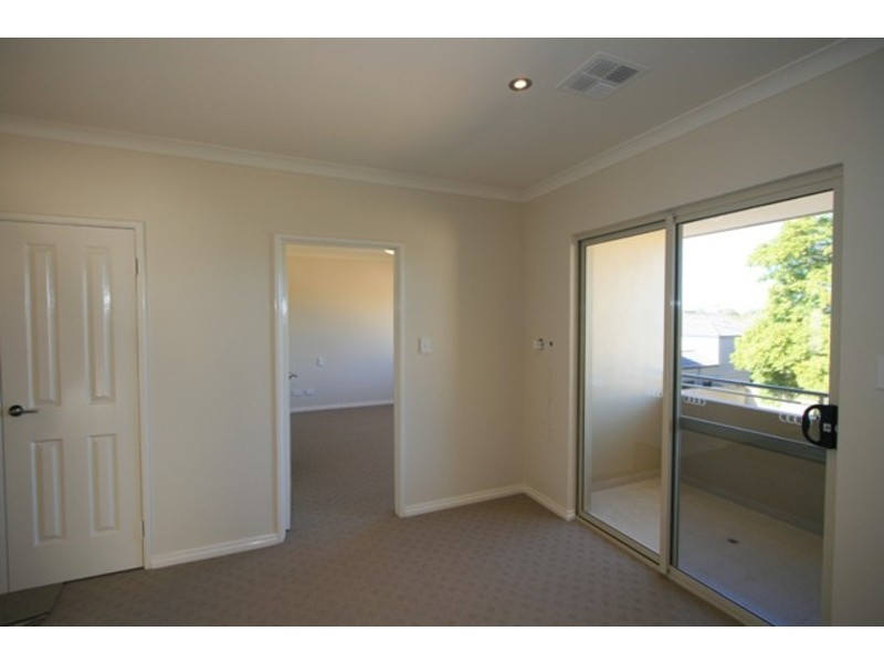 2/7 Wynyard St, Yokine WA 6060