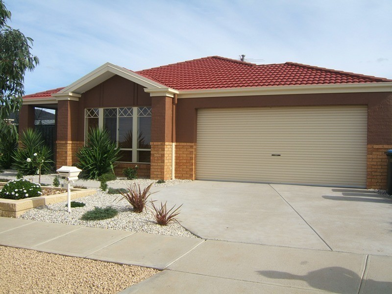 11 Clarence Street, Wyndham Vale VIC 3024