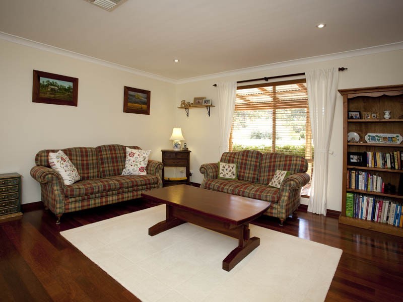 7 Campbell Way, Parkerville WA 6081