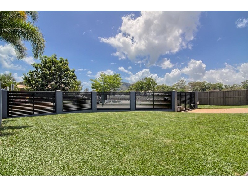8 Pambula Close, Kewarra Beach QLD 4879