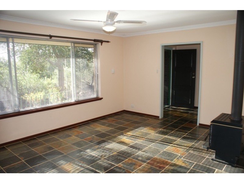 62 Waterloo Crescent, Lesmurdie WA 6076