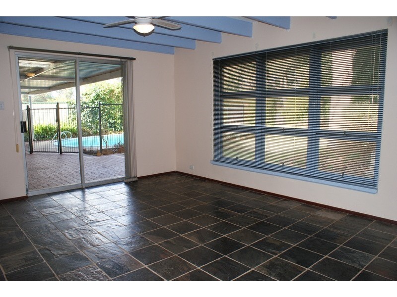 62 Waterloo Crescent, Lesmurdie WA 6076