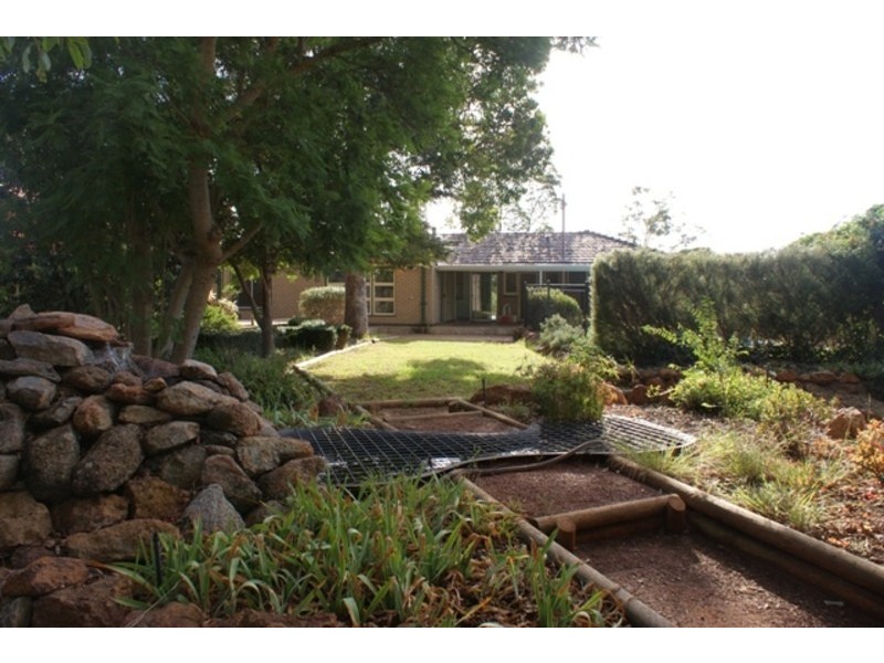 62 Waterloo Crescent, Lesmurdie WA 6076