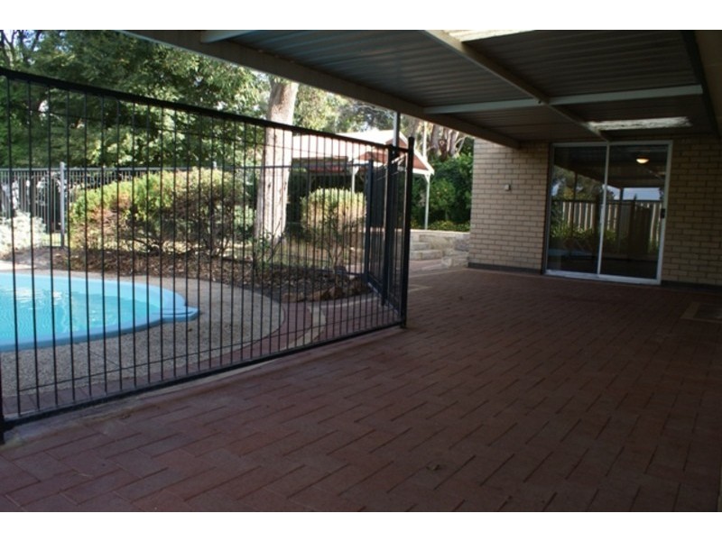 62 Waterloo Crescent, Lesmurdie WA 6076