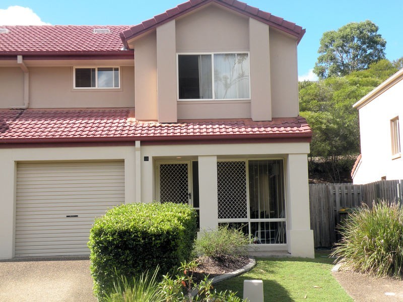18/74 Universal St, Pacific Pines QLD 4211