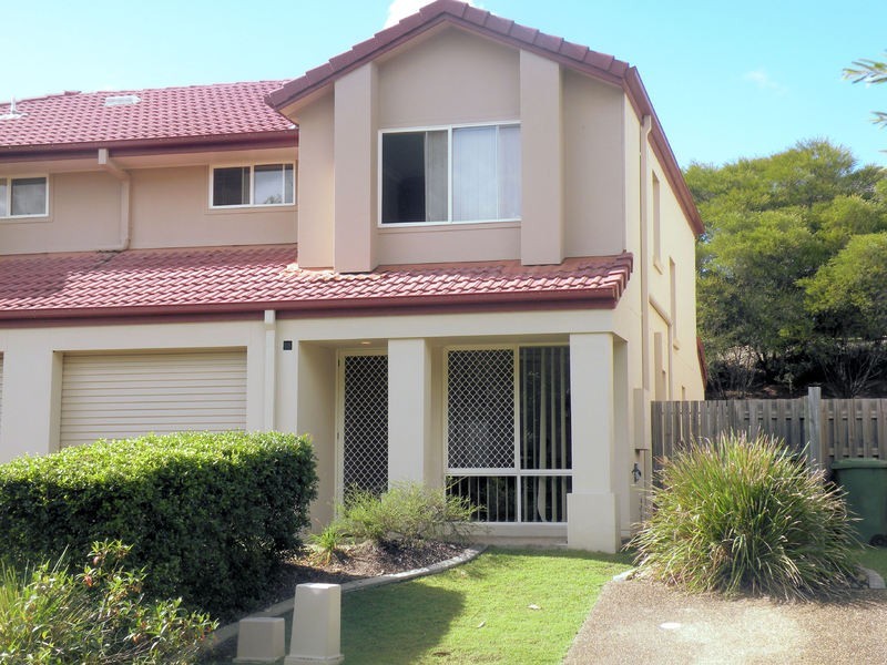 18/74 Universal St, Pacific Pines QLD 4211