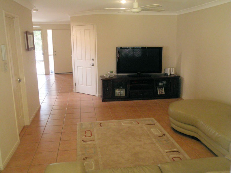 18/74 Universal St, Pacific Pines QLD 4211