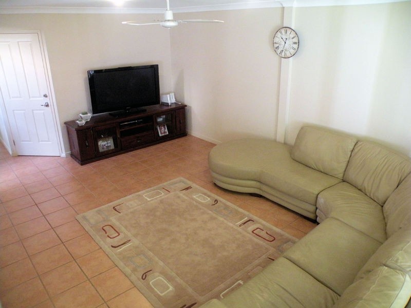 18/74 Universal St, Pacific Pines QLD 4211