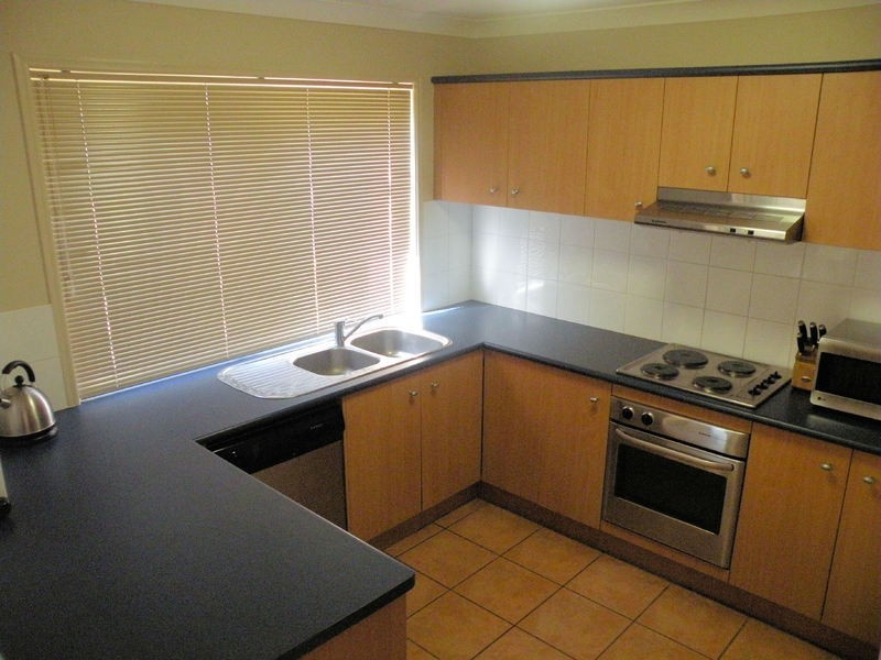 18/74 Universal St, Pacific Pines QLD 4211