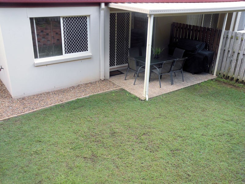18/74 Universal St, Pacific Pines QLD 4211