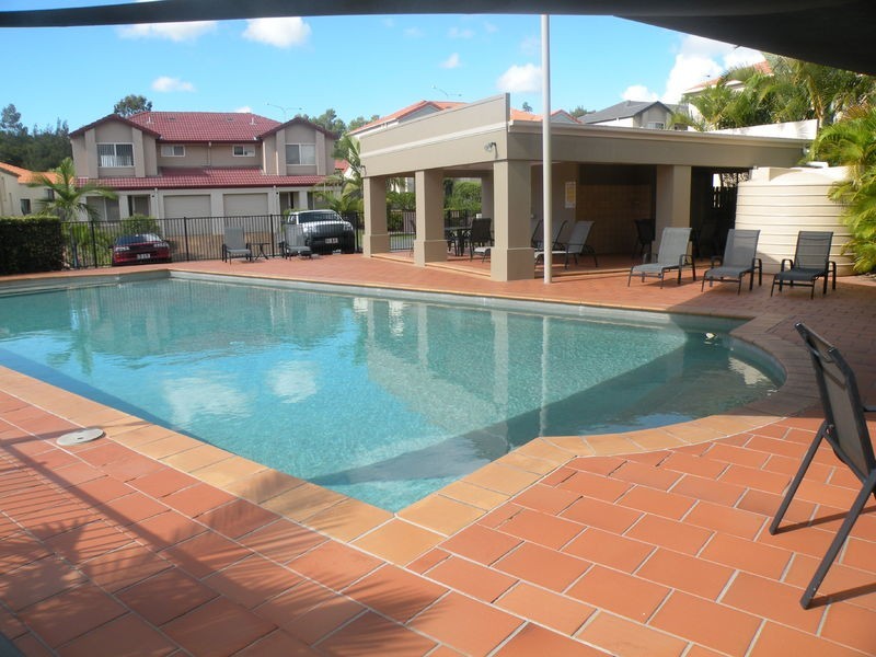 18/74 Universal St, Pacific Pines QLD 4211