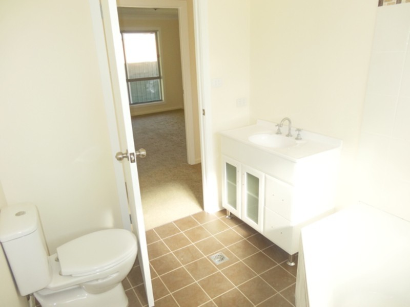 26 Rowland Avenue, Wollongong NSW 2500