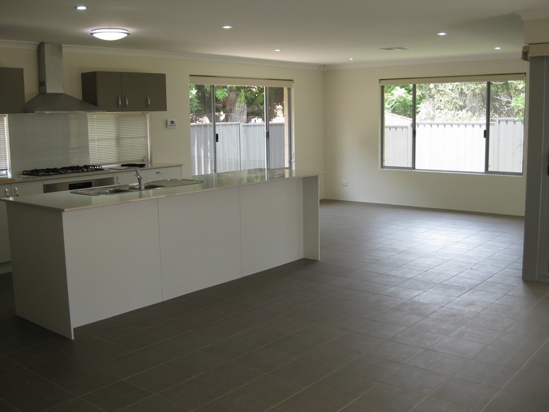 54B  Rennie Crescent, Hilton WA 6163