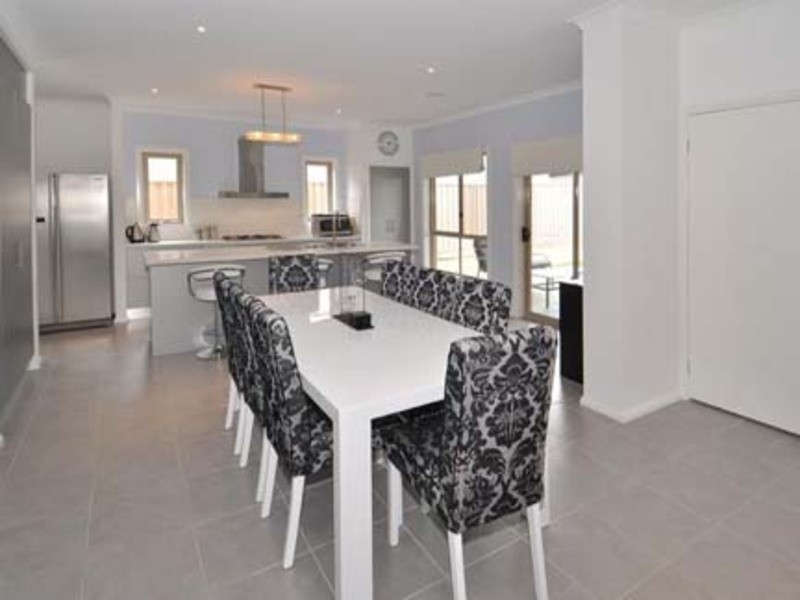 5 Turitable Way, Caroline Springs VIC 3023