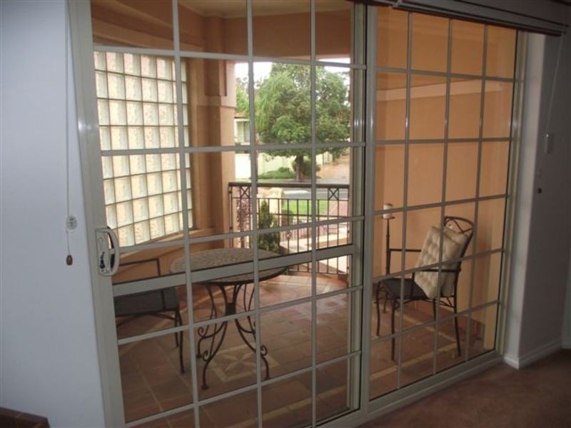 2/32 Renwick Street, South Perth WA 6151