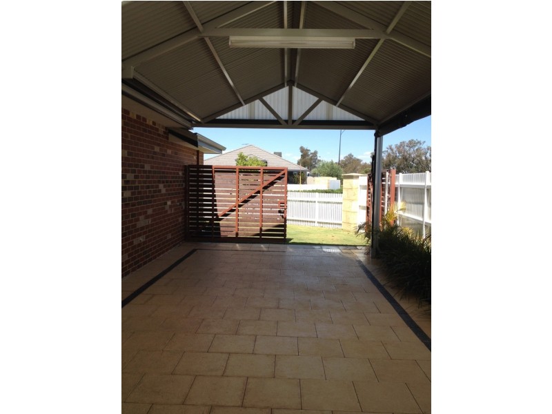 24 Elemi Bend, Atwell WA 6164