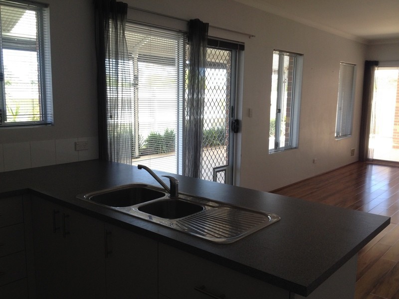 24 Elemi Bend, Atwell WA 6164