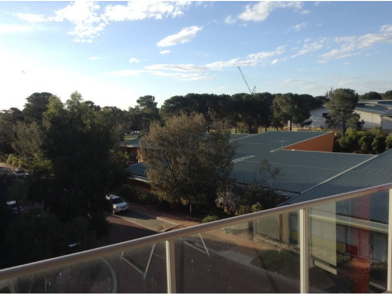 21/1 Walsh Loop, Joondalup WA 6027