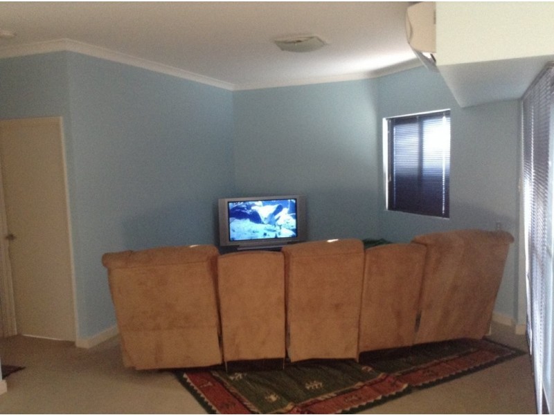 21/1 Walsh Loop, Joondalup WA 6027