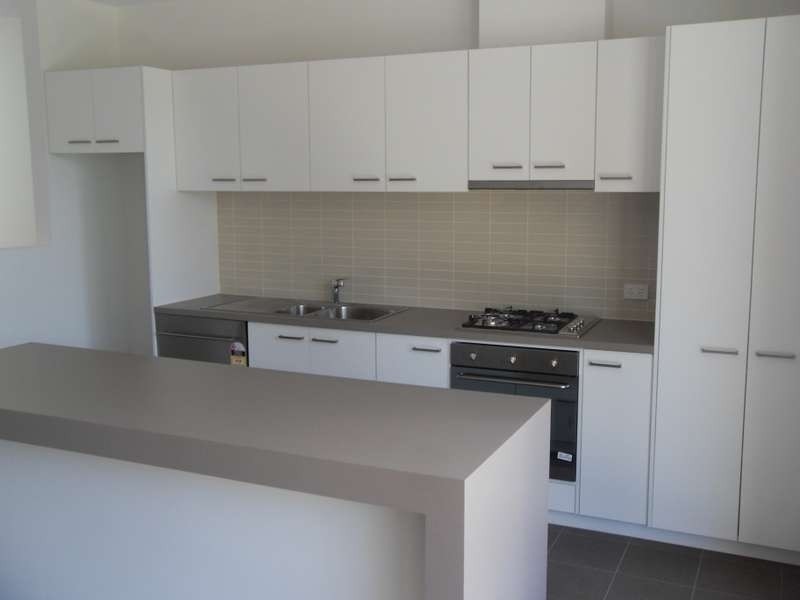 2/221 Watton Street, Werribee VIC 3030