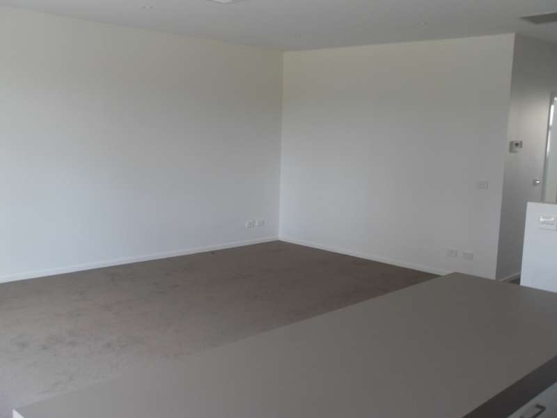 2/221 Watton Street, Werribee VIC 3030