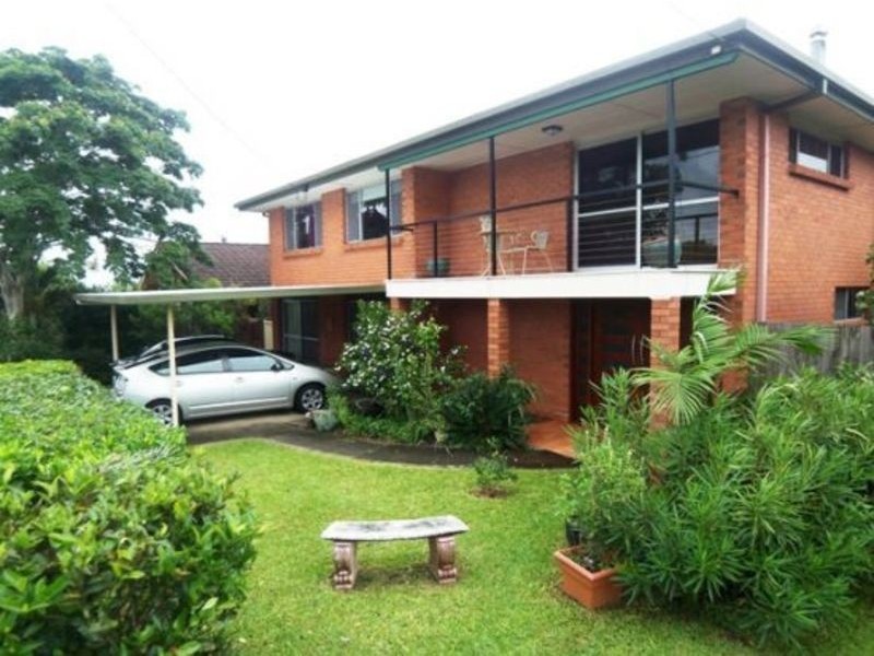 17 Grevillia Avenue, Southport QLD 4215