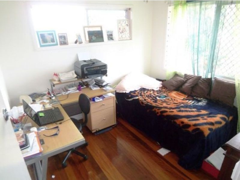 17 Grevillia Avenue, Southport QLD 4215