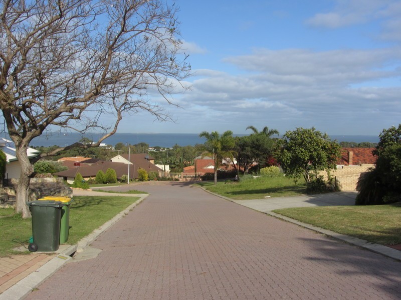 9 Anitra Court, Coogee WA 6166