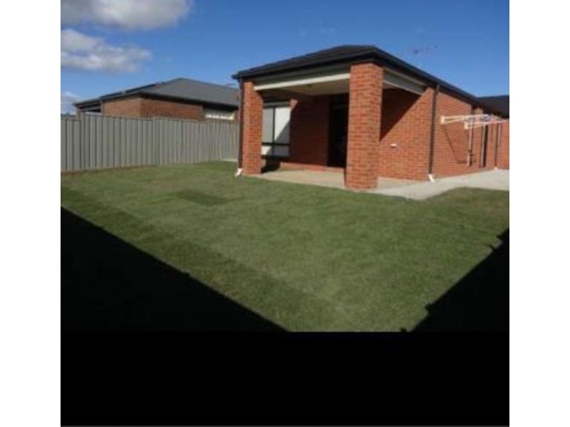 17 Wimpara Crescent, Maddingley VIC 3340