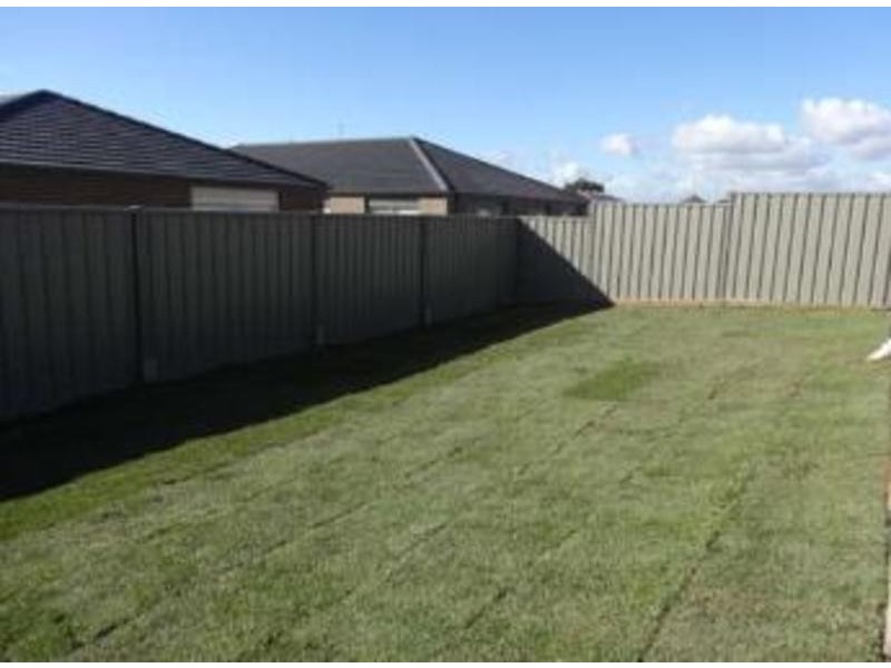 17 Wimpara Crescent, Maddingley VIC 3340