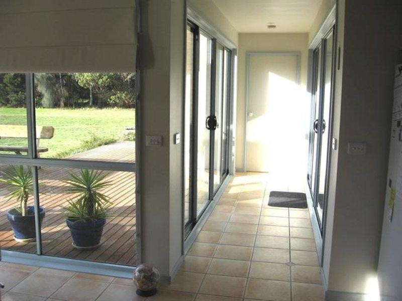 4 Lesley Avenue, Point Leo VIC 3916