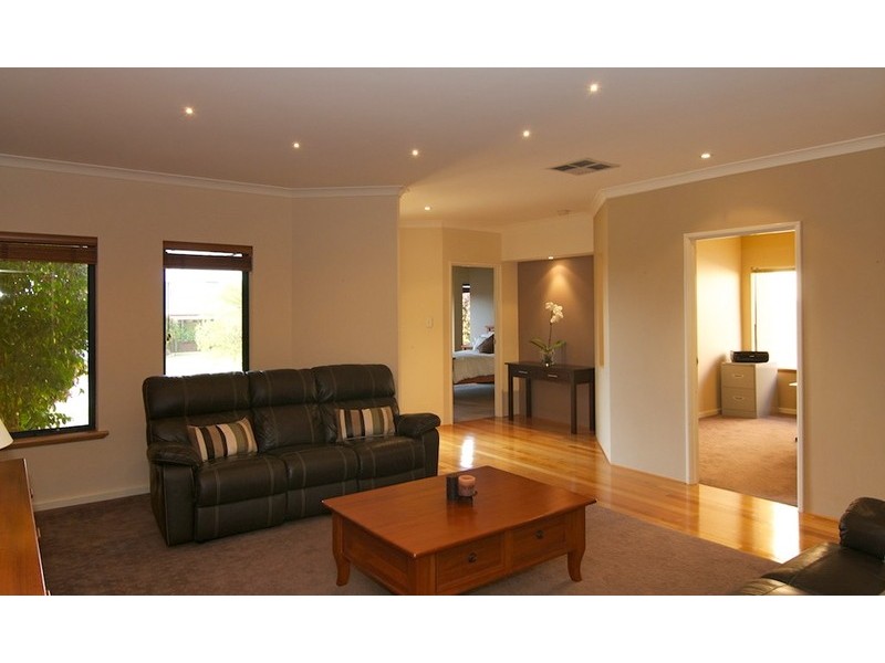 113 Clydebank Crescent, Kinross WA 6028