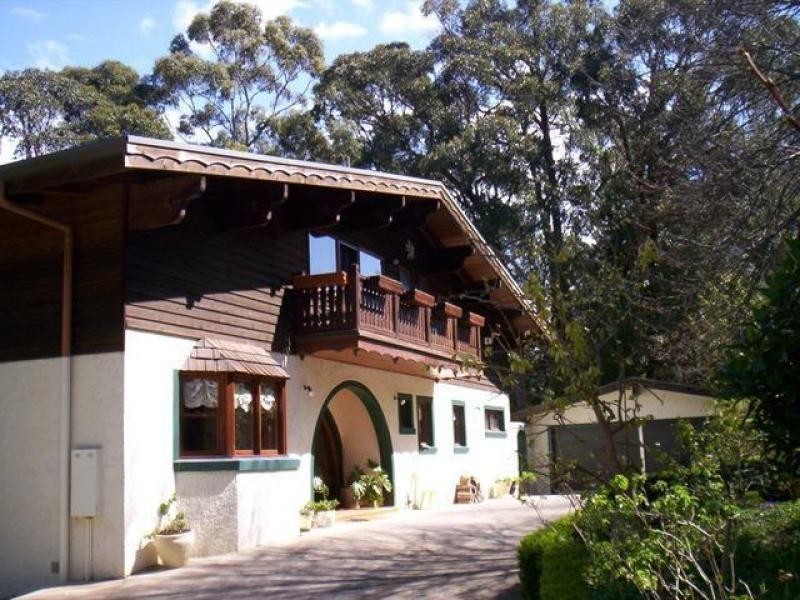 55 Douglas Road, Mount Macedon VIC 3441