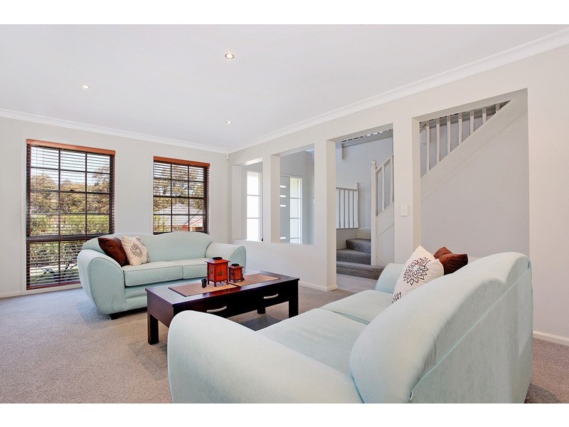 21 Warburton Close, Macquarie Hills NSW 2285