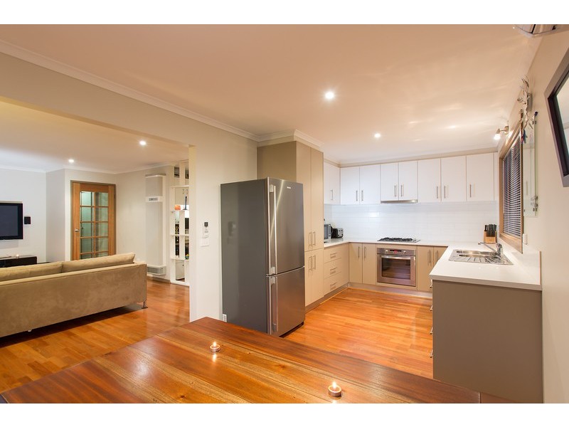 8/4 – 8 Renver Road, Clayton VIC 3168