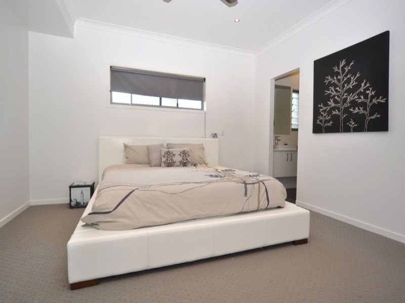 9 Rhodium Cresent, Hope Island QLD 4212