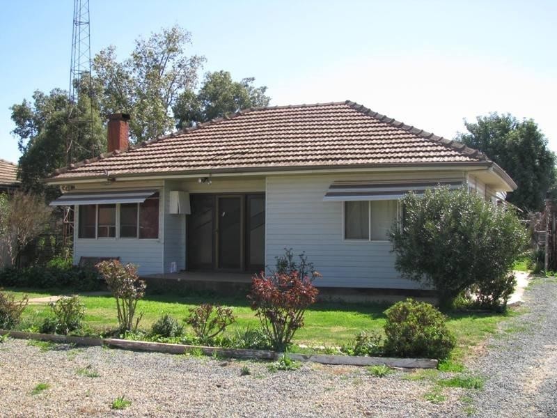 86 Hebden Street, Lockhart NSW 2656