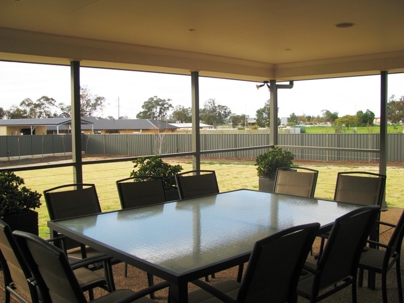 13 Hakea Drive, Coolamon NSW 2701